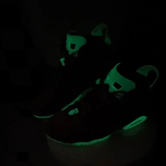 Jordan 6 Retro Travis Scott - Picture 9 of 10